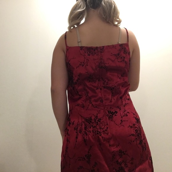 Embroidered spaghetti strap mini dress - Picture 2 of 6